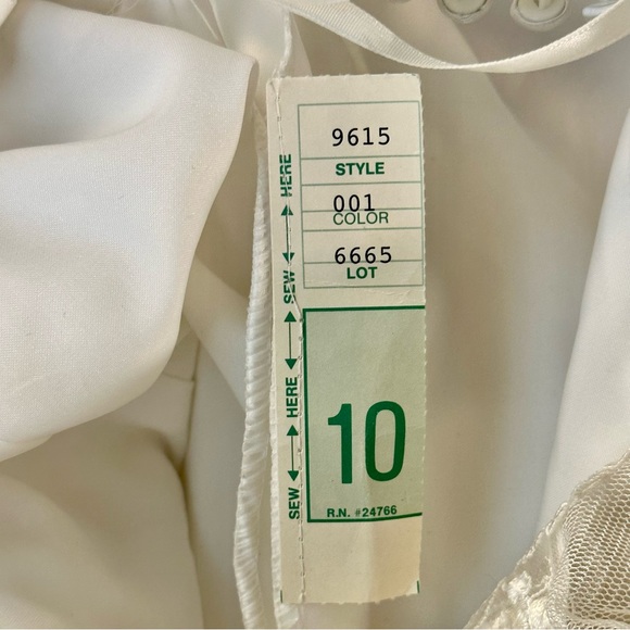 Vintage Alfred Angelo Victorian Style Wedding Dress - Model 9615 - Picture 6 of 8